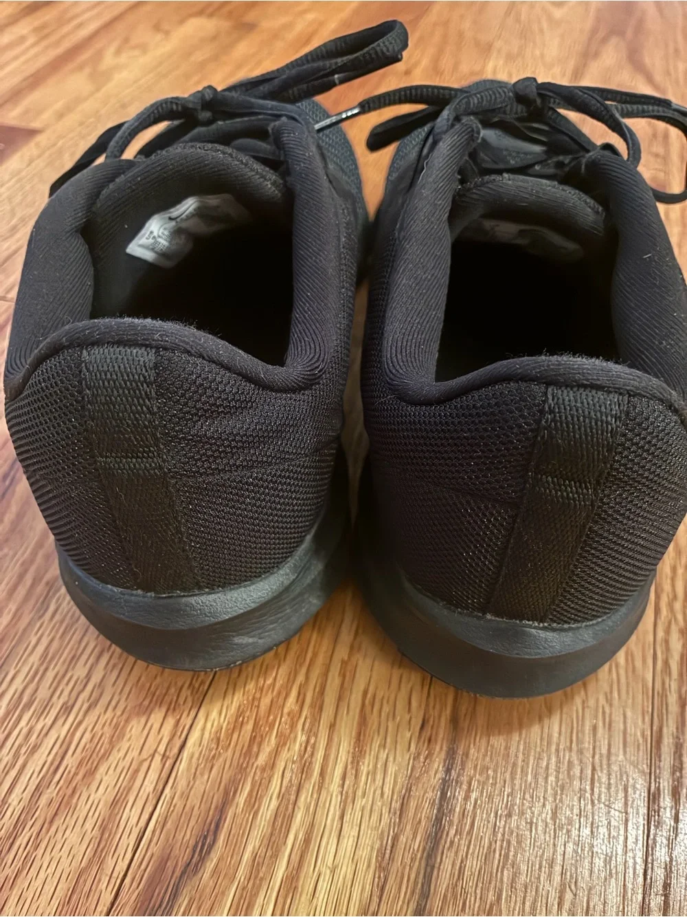 Nike sleek black